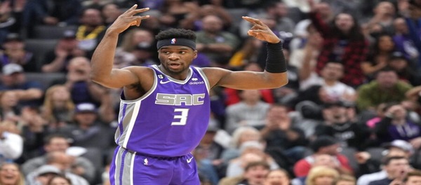 Kings dispensam Terence Davis para liberar espaço no elenco
