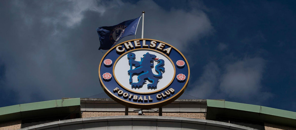 Hiệp hội bóng đá Anh (FA) đã cáo buộc Chelsea 74 tội danh về hành vi sai trái với người đại diện thông qua trung gian và thao túng thị trường chuyển nhượng...