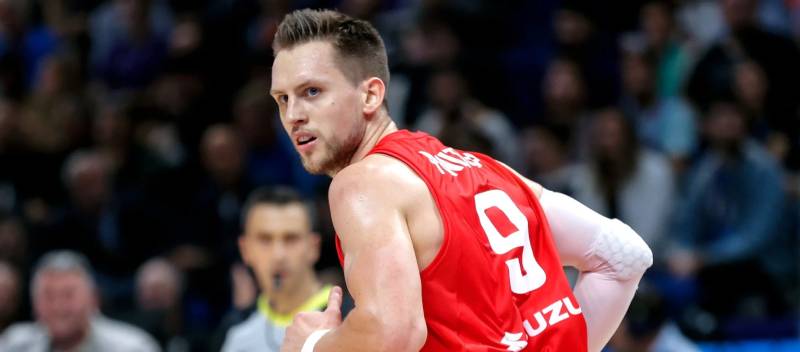 O astro polonês Mateusz Ponitka revela que recebeu uma oferta de contrato da NBA