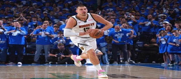 Cedera pergelangan tangan Jokic muncul kembali pada hari pertama kamp pelatihan, dan Nuggets mengatakan itu tidak serius.