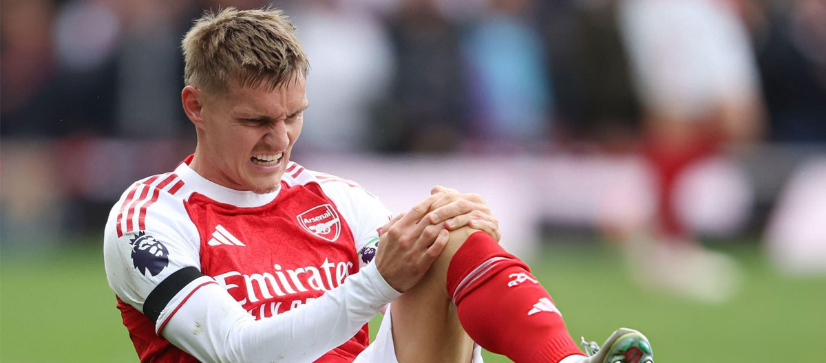 O capitão do Arsenal, Martin Ødegaard, deve ficar afastado por pelo menos três semanas após sofrer uma ruptura do ligamento colateral medial (LCM) no joelho esquerdo.