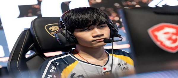 Juara ganda LCP! Bintang muda berusia 18 tahun, HongQ, menyapu bersih kedua penghargaan