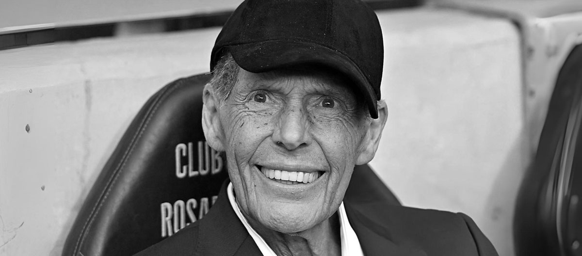 Mantan pemain internasional Argentina legendaris dan pelatih kepala Miguel Ángel Russo meninggal karena kanker prostat pada usia 69 tahun.