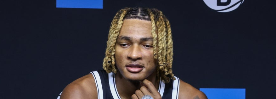 Os Nets anunciaram oficialmente que exerceram a opção de equipe para a temporada 2026/27 no contrato de Noah Clowney.