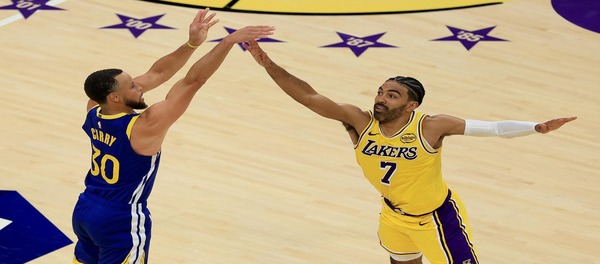 Butler marcou 31 pontos, Curry 23, e os Warriors derrotaram os Lakers por 119 a 109.