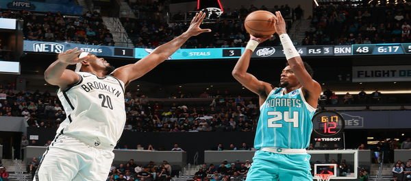 Miller trở lại và ghi được 25 điểm khi Hornets đánh bại Nets với tỷ số 136-117 để bắt đầu mùa giải.