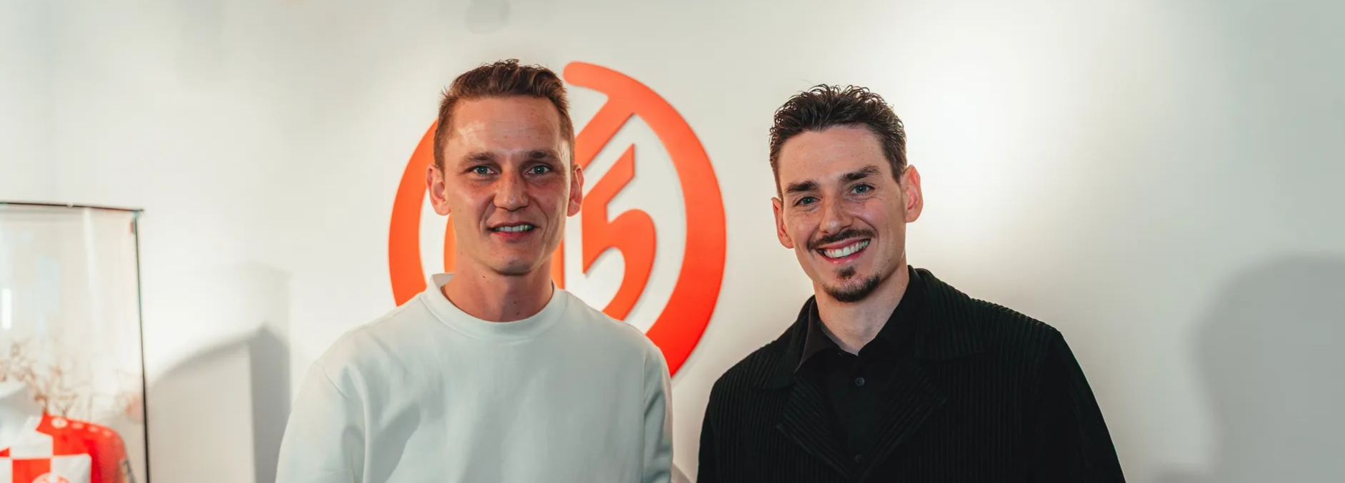 官方：美因茨与28岁多面手安东尼·卡西续约至2028年