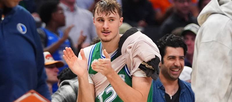 独行侠状元库珀·弗拉格比赛中遭肩伤困扰