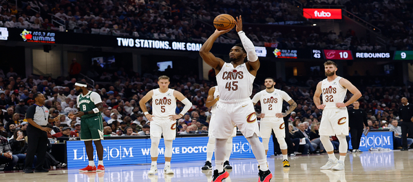 Os 40 pontos, 14 rebotes e 9 assistências de Antetokounmpo foram em vão, já que os Cavaliers derrotaram os Bucks por uma margem apertada de 118 a 113.