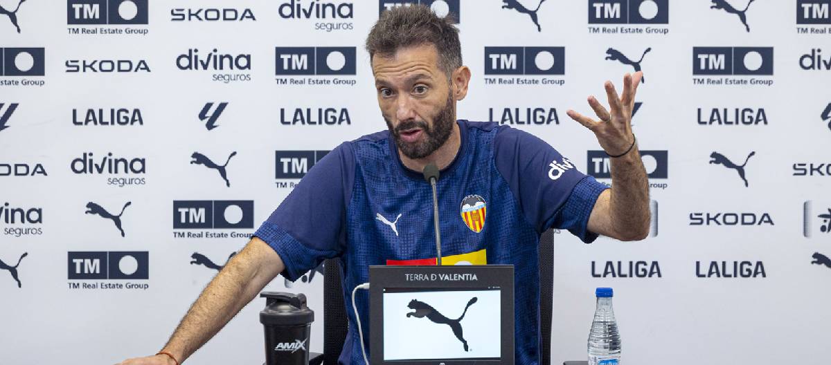 卡洛斯·科尔贝兰认为唯有坚持不懈,才能应对足球中的种种挑战与困难