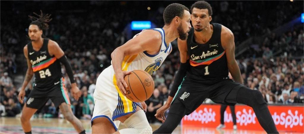 Stephen Curry marcou 46 pontos na vitória do Golden State Warriors sobre o San Antonio Spurs por 125 a 120.
