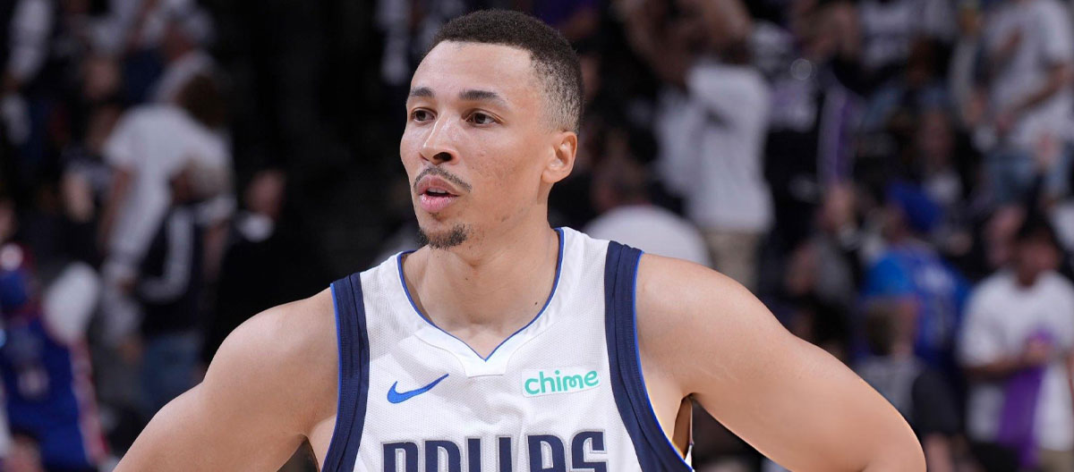 Pemain bertahan Dallas Mavericks Danté Exum absen sepanjang musim karena komplikasi dari operasi lutut kanan.