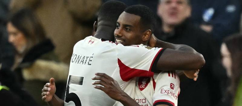 Isak mencetak gol pertamanya di Liga Primer untuk membantu Liverpool menang.