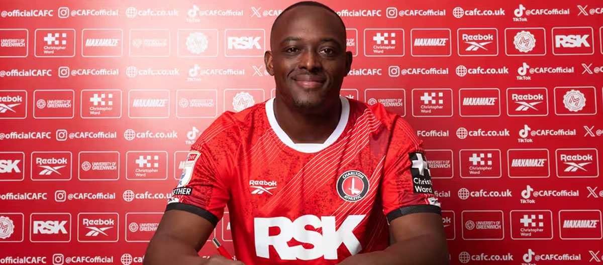 เจอโรม รูซียง กองหลังของยูเนี่ยน เบอร์ลิน ย้ายไปร่วมทีมชาร์ลตัน แอธเลติก ทีมน้องใหม่จากแชมเปี้ยนชิพ