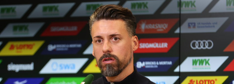 O técnico do Augsburg, Sandro Wagner, foi oficialmente demitido devido ao seu baixo desempenho.