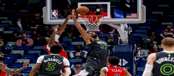 Os 28 pontos de Randle ajudaram os Timberwolves a se recuperarem e derrotarem os Pelicans por 125 a 116.