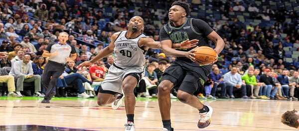 Os 33 pontos de Quinn não foram suficientes para impedir a derrota dos Spurs para os Pelicans por 135 a 132.