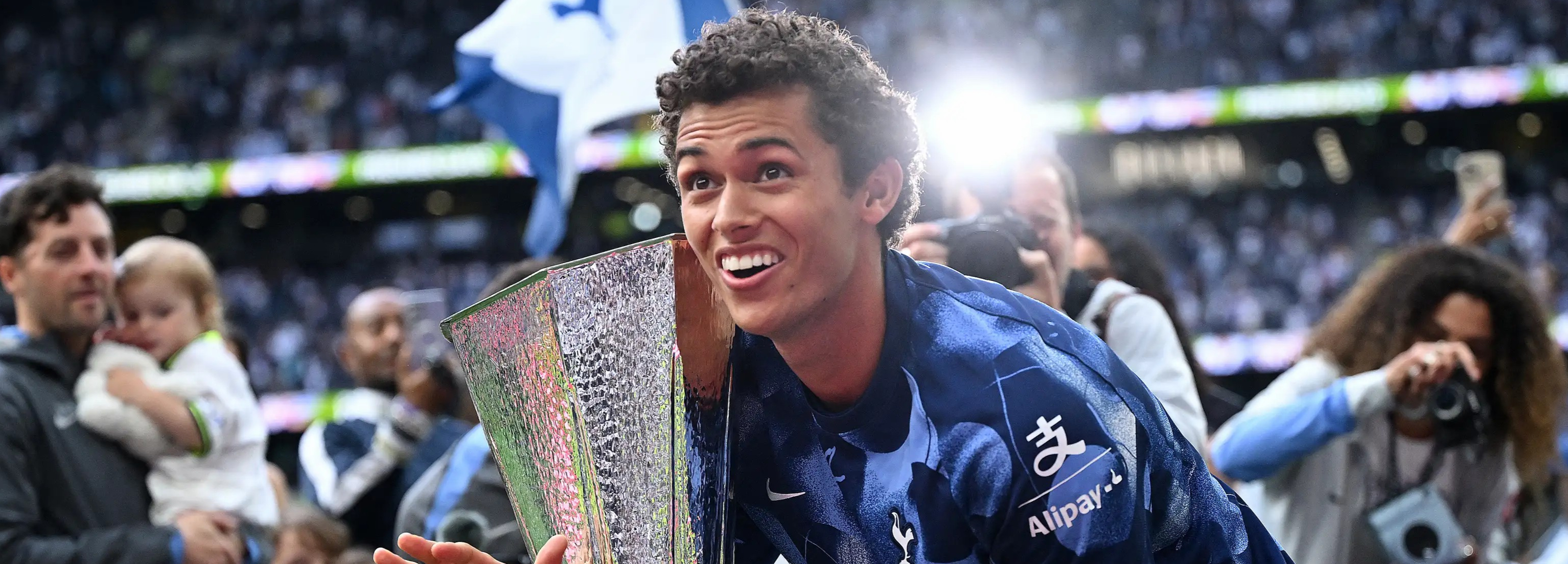 Tờ Daily Telegraph đưa tin: Crystal Palace đang quan tâm đến việc chiêu mộ tiền vệ cánh Brennan Johnson của Tottenham trong kỳ chuyển nhượng mùa đông.