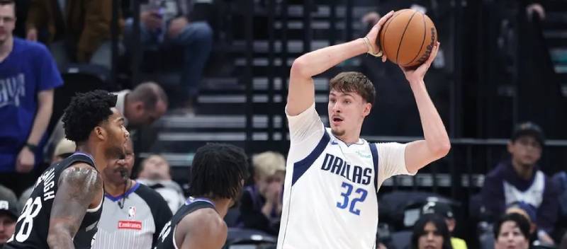 คูเปอร์ แฟล็กก์ นักกีฬาหน้าใหม่วัย 18 ปี ทำคะแนนได้ 42 แต้ม กลายเป็นผู้เล่นอายุน้อยที่สุดในประวัติศาสตร์ที่ทำได้เช่นนี้