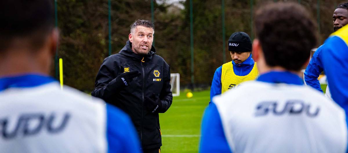 ร็อบ เอ็ดเวิร์ดส์ กล่าวว่าผู้เล่นจะยังคงฝึกซ้อมอย่างหนักต่อไป และหวังว่าสถานการณ์จะค่อยๆ ดีขึ้น