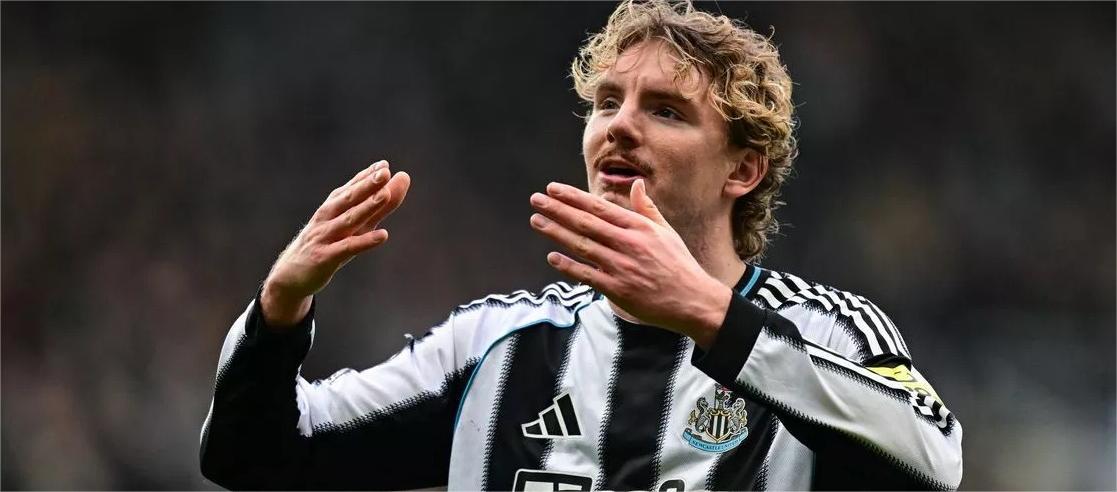 Eddie Howe praised Waltmard's physical strength as a great help to the team.