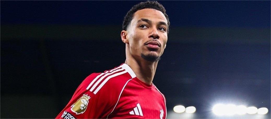 Slot đã khen ngợi Ekitick vì những nỗ lực không ngừng nghỉ của anh ấy trong việc hoàn thiện bản thân.