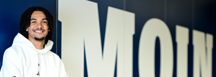 Tiền đạo Damian Towns của Southampton đã gia nhập Hamburg theo dạng cho mượn, với điều khoản mua đứt trong hợp đồng.