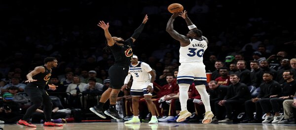 Randle ghi được 28 điểm giúp Timberwolves đánh bại Cavaliers với tỷ số 131-122.