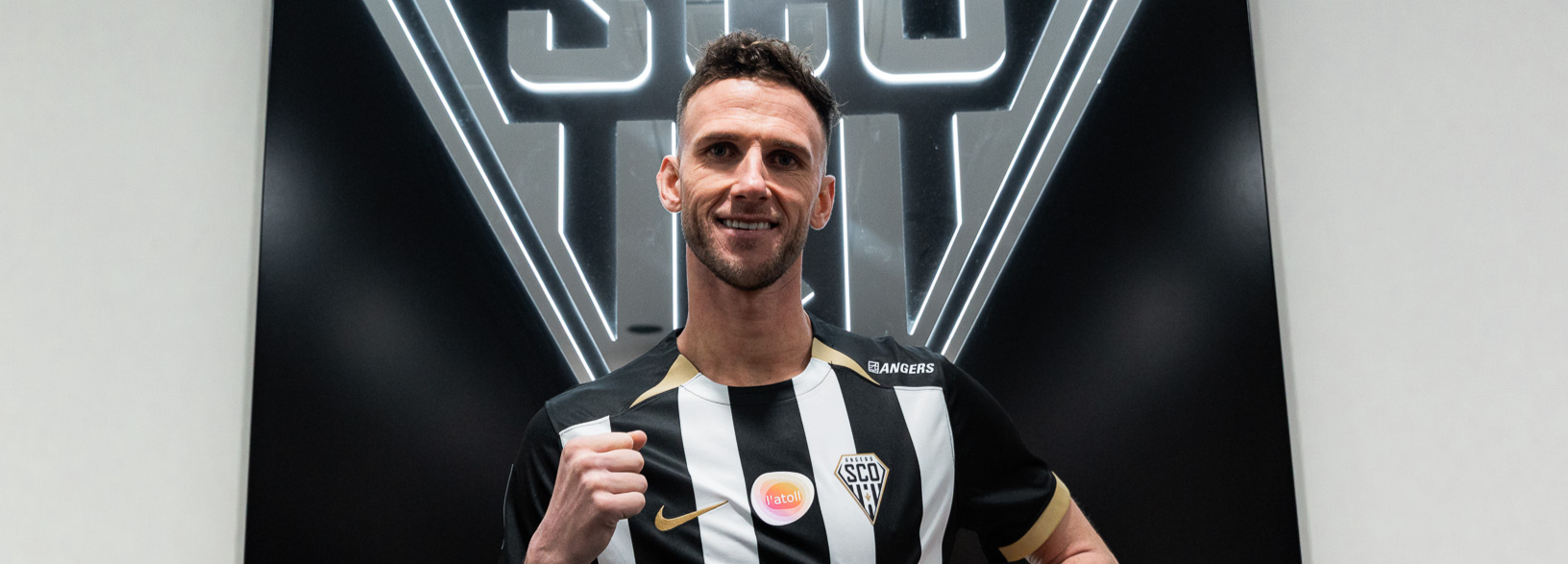 Ajax midfielder Blanco van den Baumann has joined Angers on loan and will wear the number 8 jersey.
