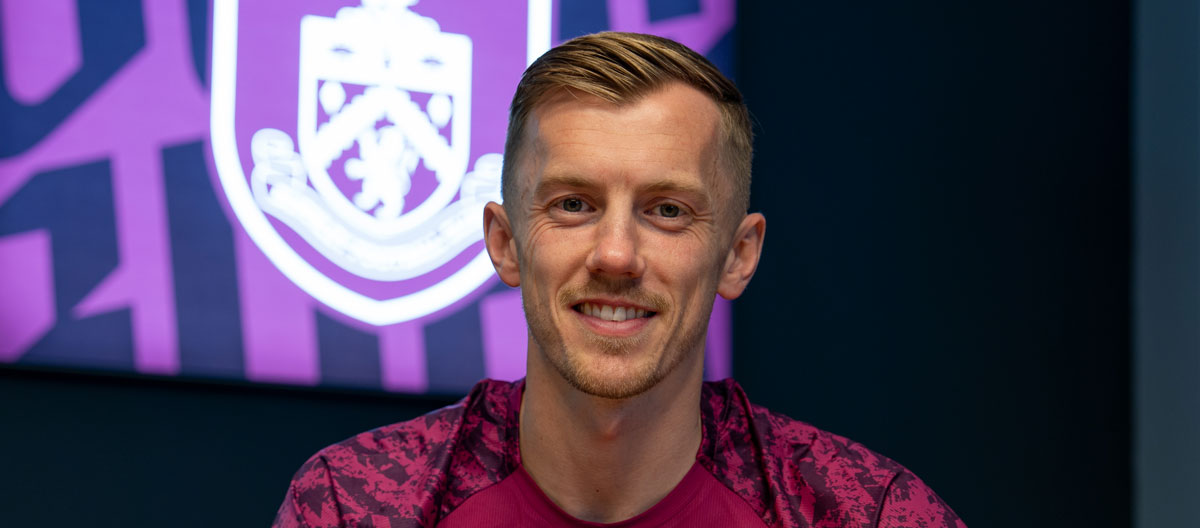 O meio-campista inglês James Ward-Prowse, do West Ham United, chega ao Burnley por empréstimo.