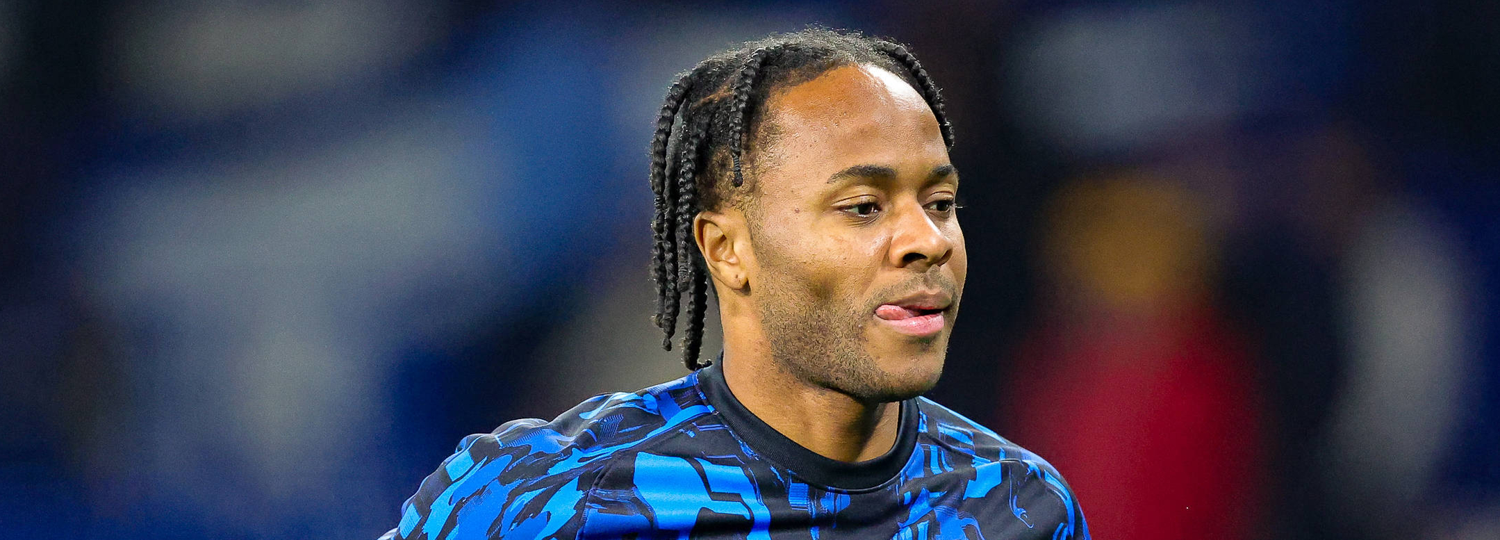 O Chelsea anunciou oficialmente a rescisão do contrato de Sterling, um ano e meio antes do previsto.