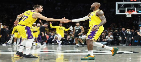 Với 25 điểm của LeBron James và 24 điểm của Luka Doncic, Lakers đã dễ dàng đánh bại Nets với tỷ số 125-109.