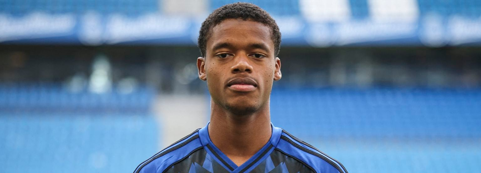 Hamburg secara resmi telah mengontrak bek tengah Rennes, Vormed Omari, dengan kontrak yang berlaku hingga tahun 2030.