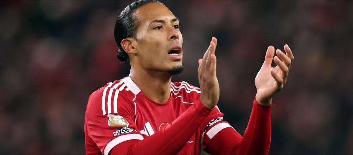 Slott elogiou Van Dijk como um líder que sempre lidera pelo exemplo.