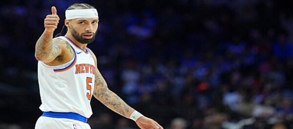 Maxi's 32 points weren't enough to salvage a 138-89 victory for the Knicks over the 76ers.