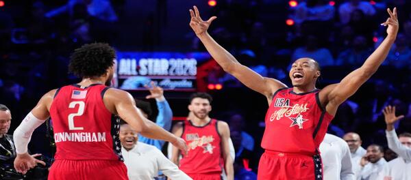 14 điểm của Wenbanyama không đủ để giúp Stars giành chiến thắng sít sao 37-35 trước Worlds.