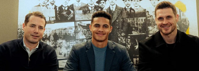 Borussia Dortmund chính thức thông báo chiêu mộ thành công tài năng trẻ người Brazil Coon Platts với hợp đồng 5 năm trong mùa hè này.