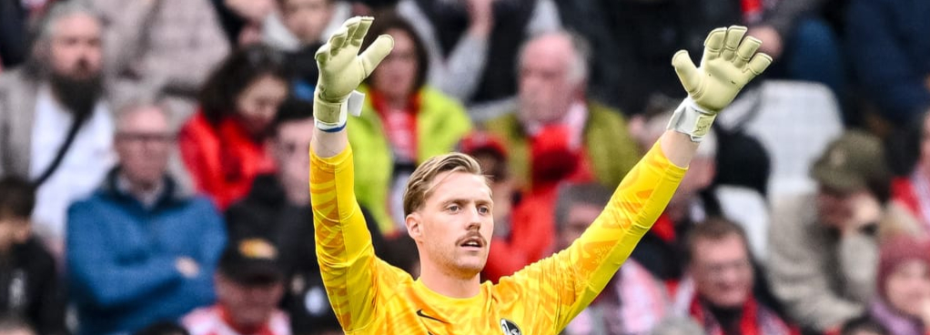 Official: Freiburg and goalkeeper Florian Müller have renewed their contract.