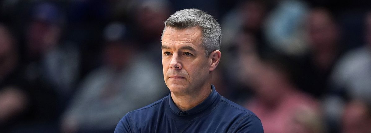 Thông báo chính thức từ Lakers: Cựu huấn luyện viên của Đại học Virginia, Tony Bennett, chính thức được bổ nhiệm làm cố vấn tuyển quân NBA.