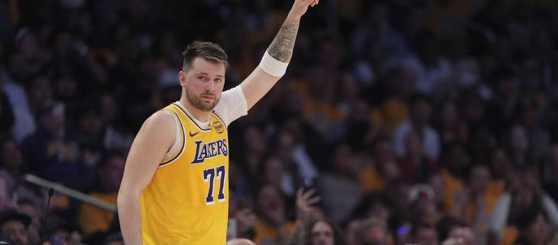 Luka Doncic bị giải đấu phạt 50.000 đô la vì hành động không phù hợp.