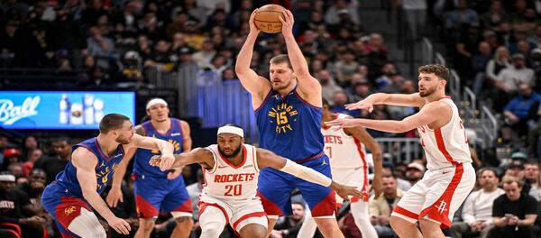 A atuação brilhante de Murray, com 30 pontos, levou os Nuggets a uma vitória por 129 a 93 sobre os Rockets.