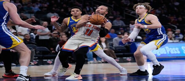 Os 30 pontos de Brunson ajudaram os Knicks a conquistar uma vitória de virada por 110 a 107 sobre os Warriors.
