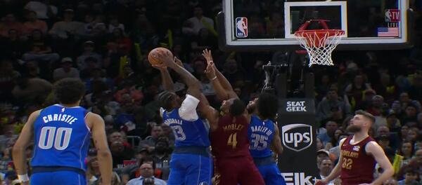 With Flagg scoring 27 points and Marshall adding 25, the Mavericks easily defeated the Cavaliers 130-120.