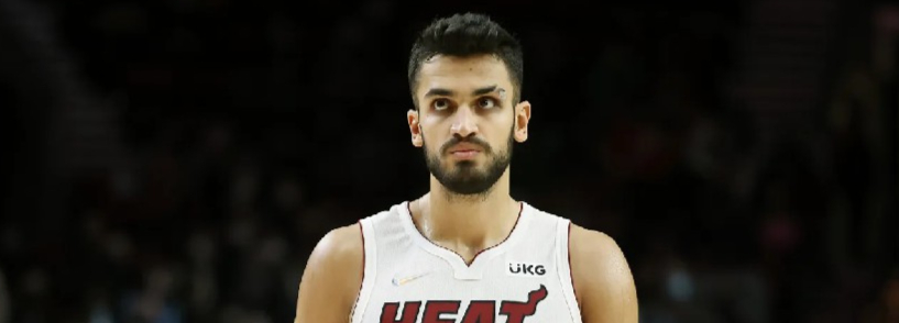 Oficial: Warriors contratam o pivô Eultseven, da G League, por um contrato de 10 dias.