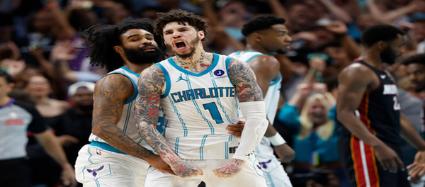 Ball mencetak 30 poin dan Richis menambahkan 28 poin, saat Hornets mengalahkan Heat dengan skor tipis 127-126 di babak perpanjangan waktu.