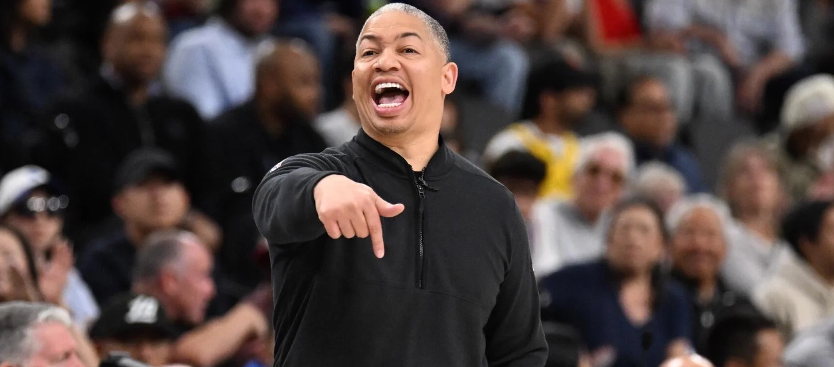 Tyronn Lue percaya bahwa kesalahan operan dan masalah pertahanan menyebabkan kekalahan Clippers dari Warriors, sehingga mencegah mereka lolos ke babak playoff.