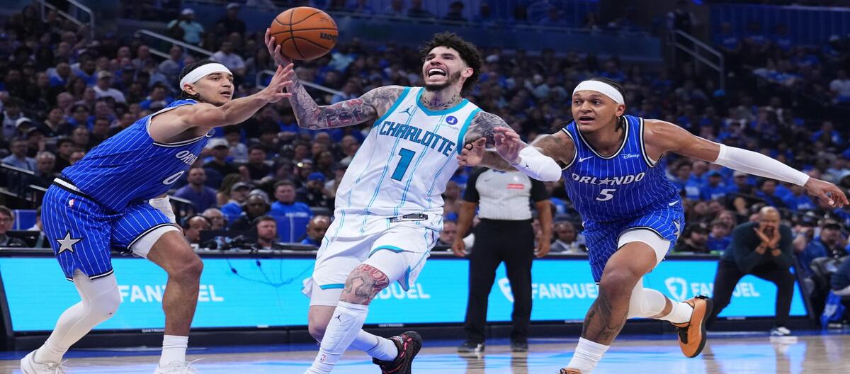 Dengan 25 poin dari Bankel dan 18 poin dari Wagner, Magic dengan mudah mengalahkan Hornets 121-90.