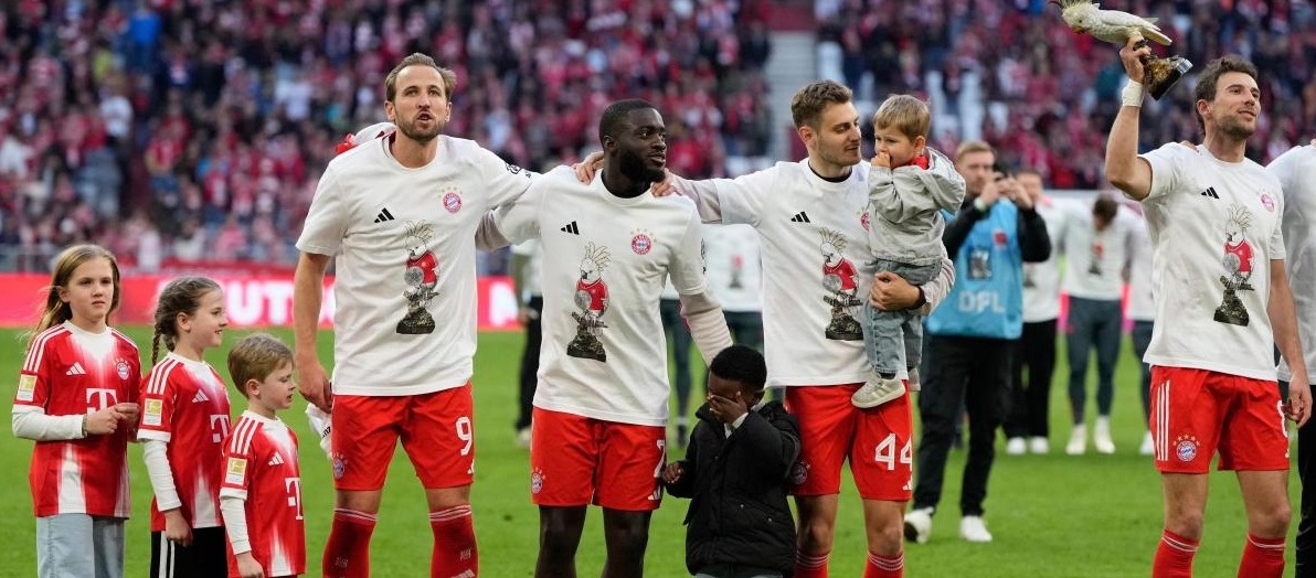 Bayern Munich thắng Stuttgart 4-2 để sớm giành chức vô địch Bundesliga.