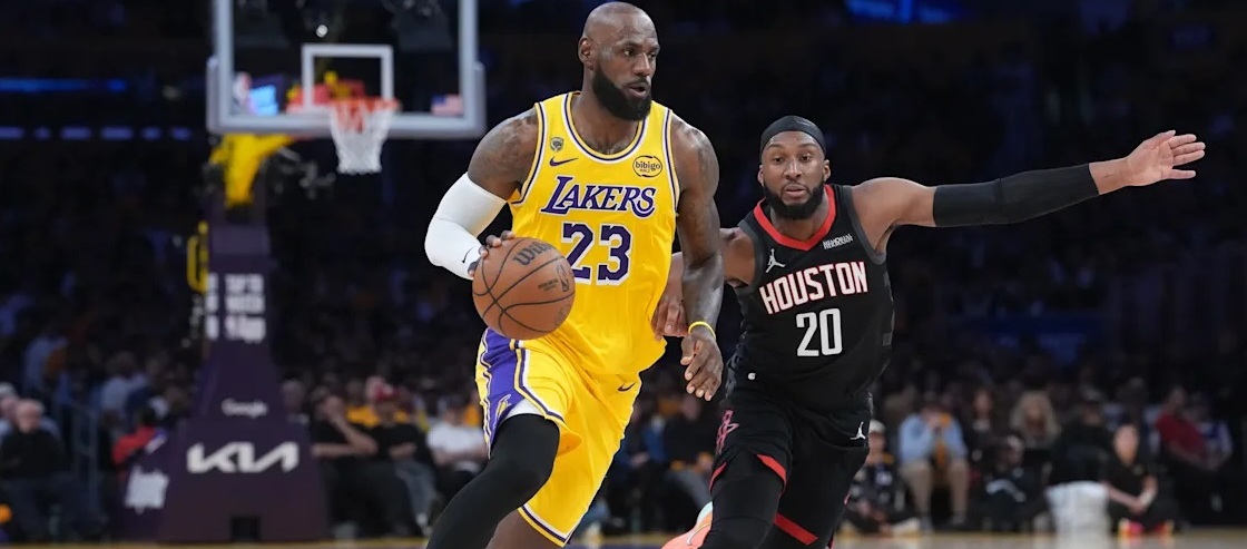 Lakers memulai babak playoff dengan baik, dan Redick memuji LeBron James karena menunjukkan kepemimpinan yang luar biasa.