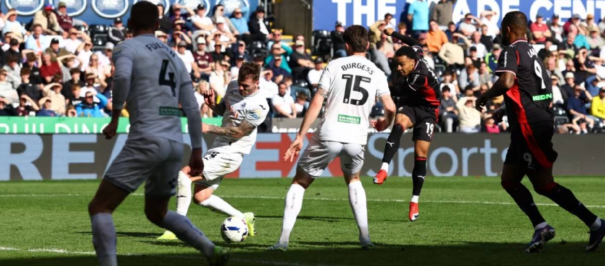 Cameron Archer ficou radiante por marcar o gol da vitória e ajudar sua equipe a garantir o triunfo.
